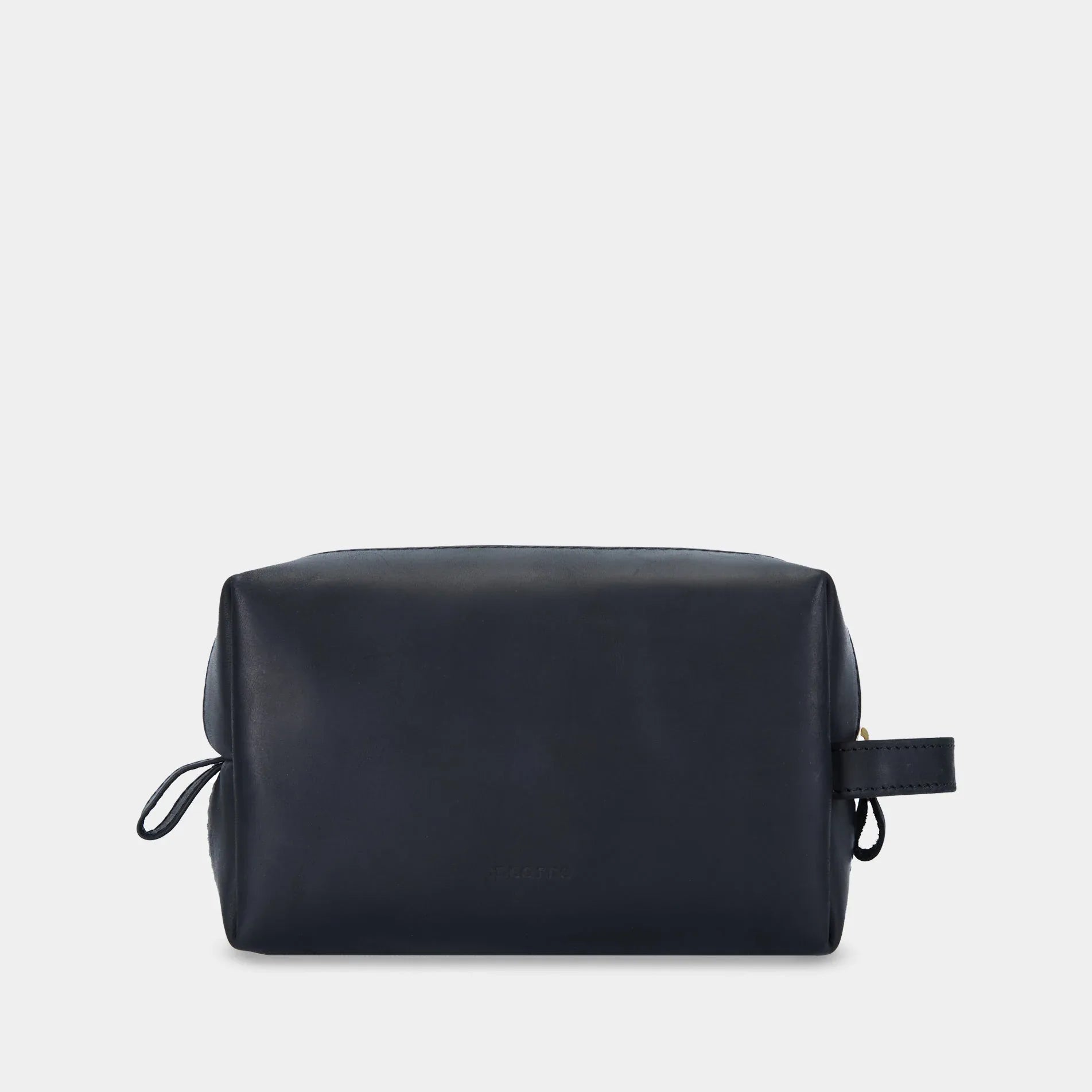 Чорна шкіряна косметичка-несесер Mirage INCARNE з вінтажною фактурою та тисненим логотипом на білому фоні