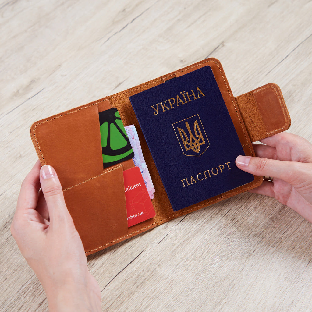 Обложка на паспорт для путешествий с держателем для AirTag и карточек из винтажной кожи «Смарт Джорни» Smart Journey