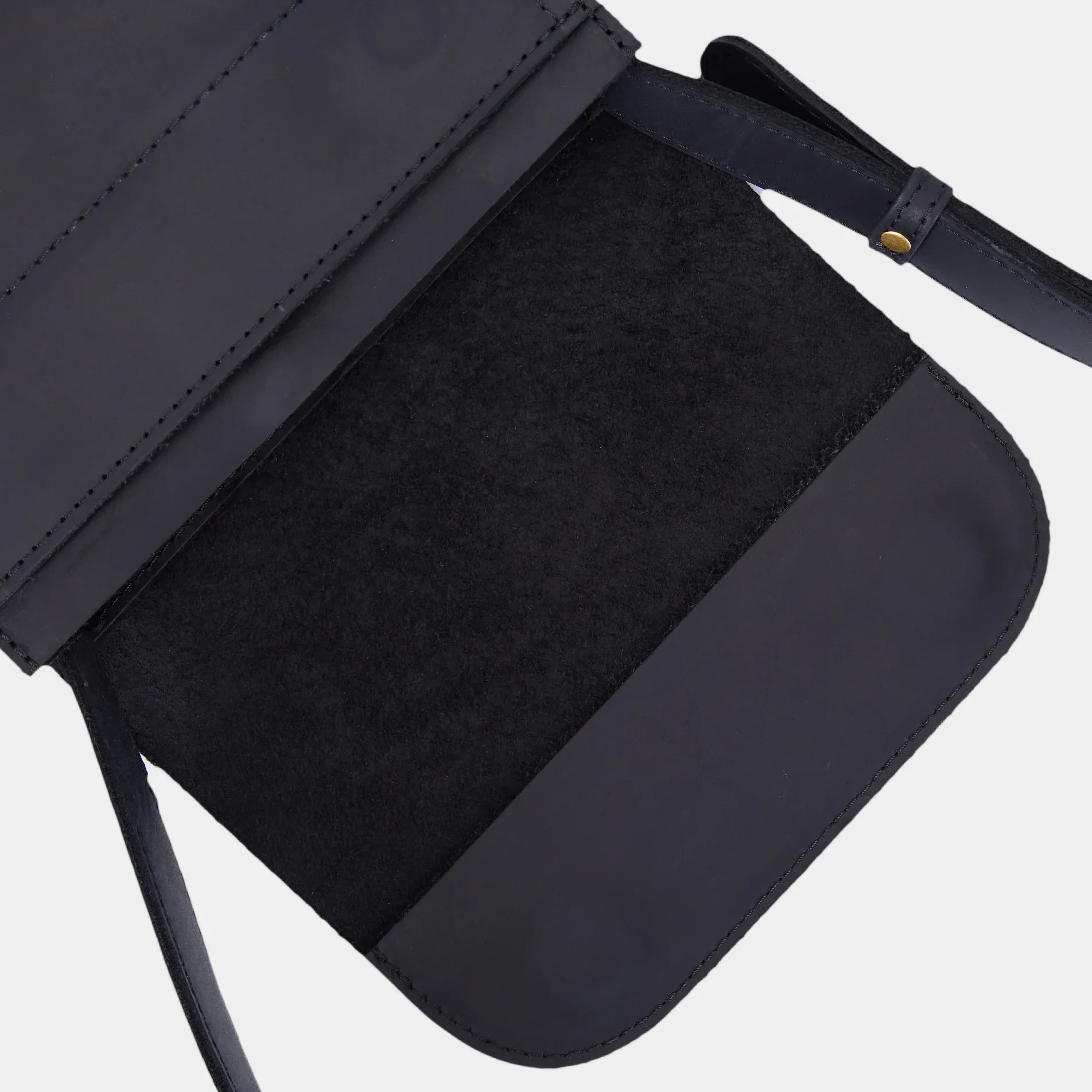 Шкіряна сумка Porter чорна від INCARNE, задня кишеня на блискавці для документів і цінних речей