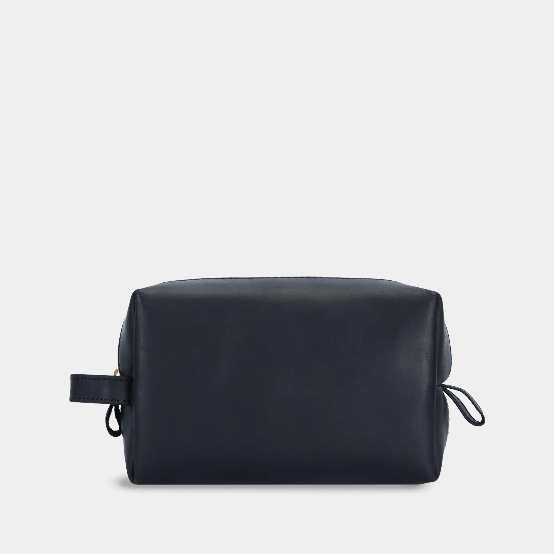 Компактна чорна шкіряна косметичка Mirage зручної форми, містке внутрішнє відділення для засобів догляду