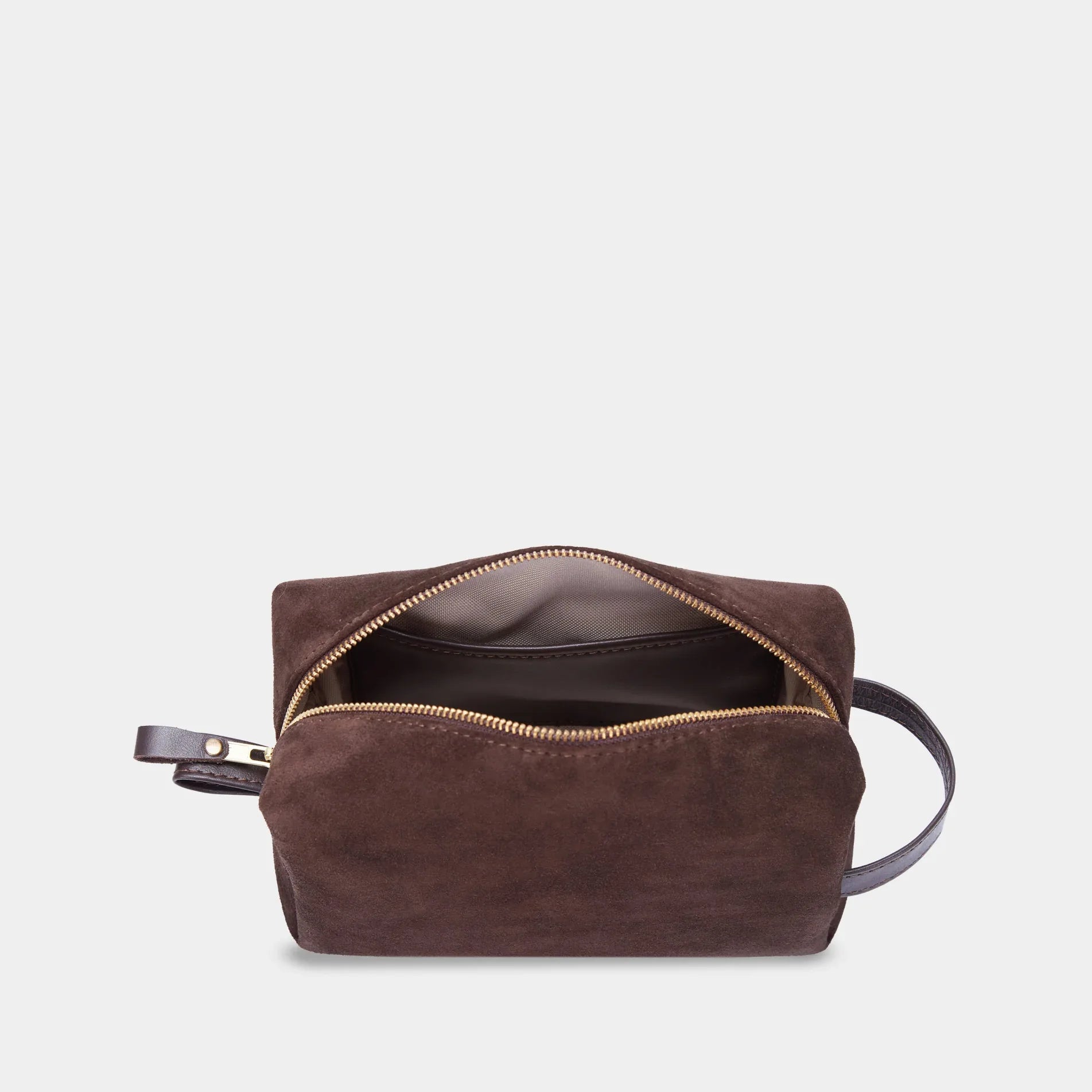 Косметичка-несесер Mirage з м’якого коричневого велюру, вигляд збоку, акцент на об’ємі та формі для подорожей