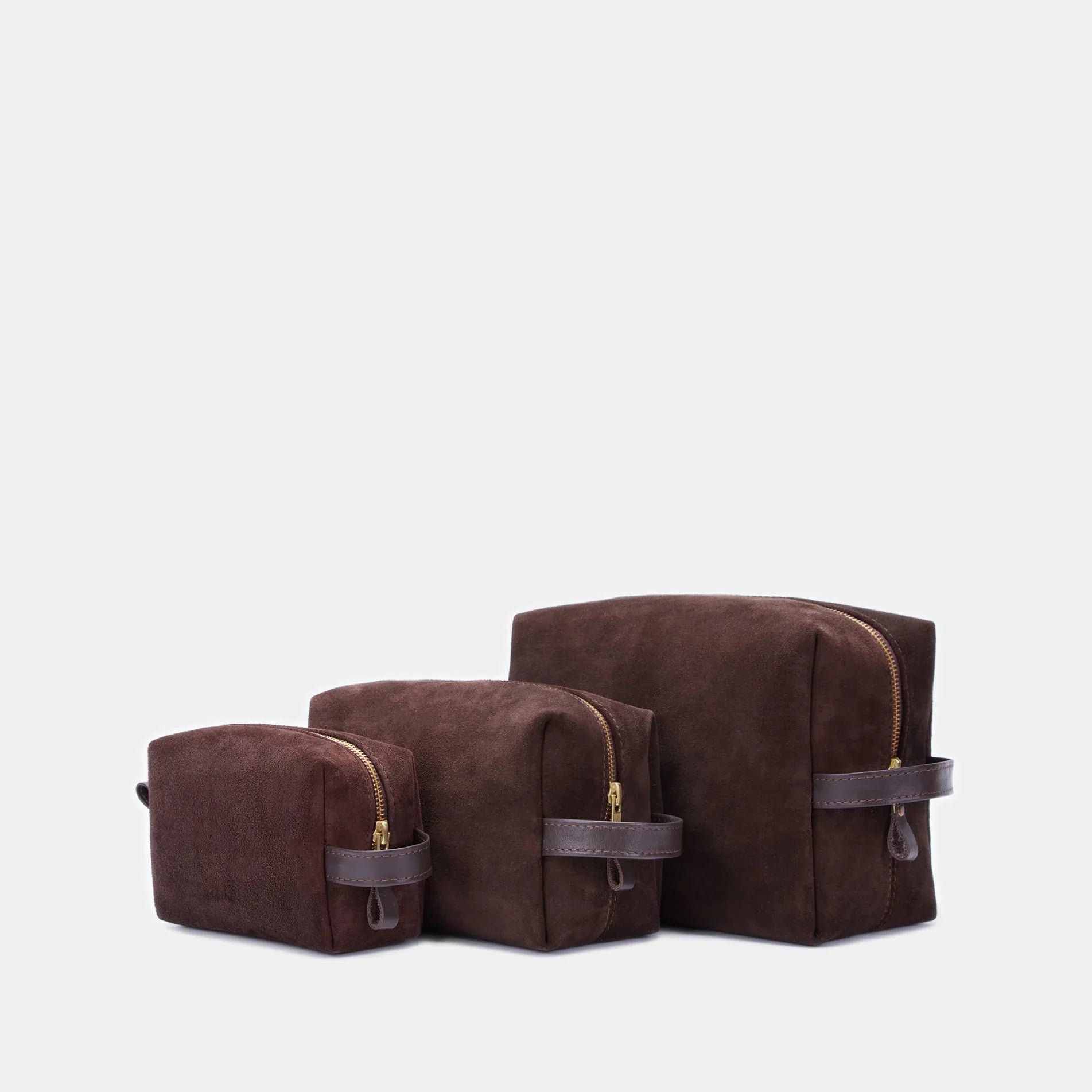 Стильна коричнева косметичка-несесер Mirage у мінімалістичному інтер’єрі, аксесуар для подорожей і щоденного використання