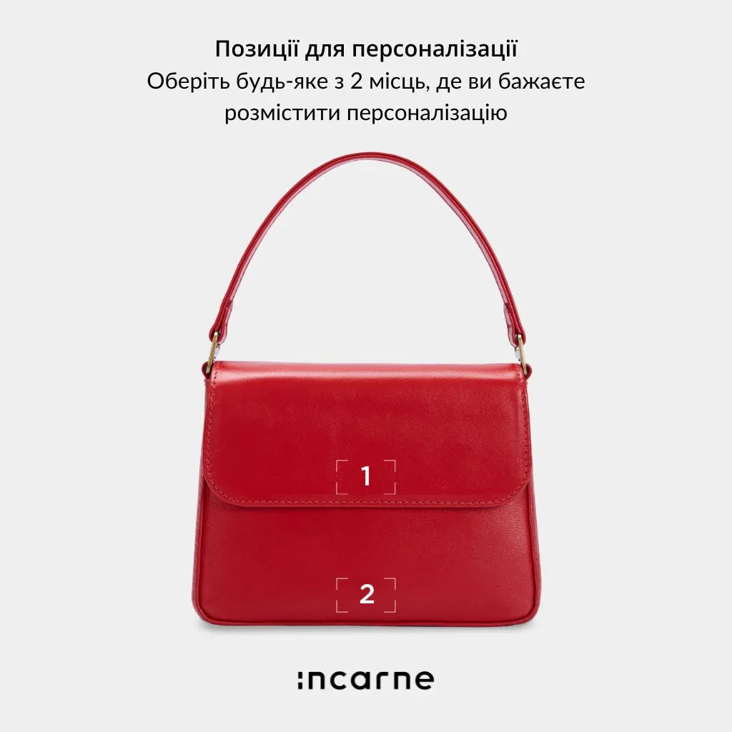 Жіноча червона сумка Fancy від INCARNE на моделі, універсальний аксесуар для міського гардеробу