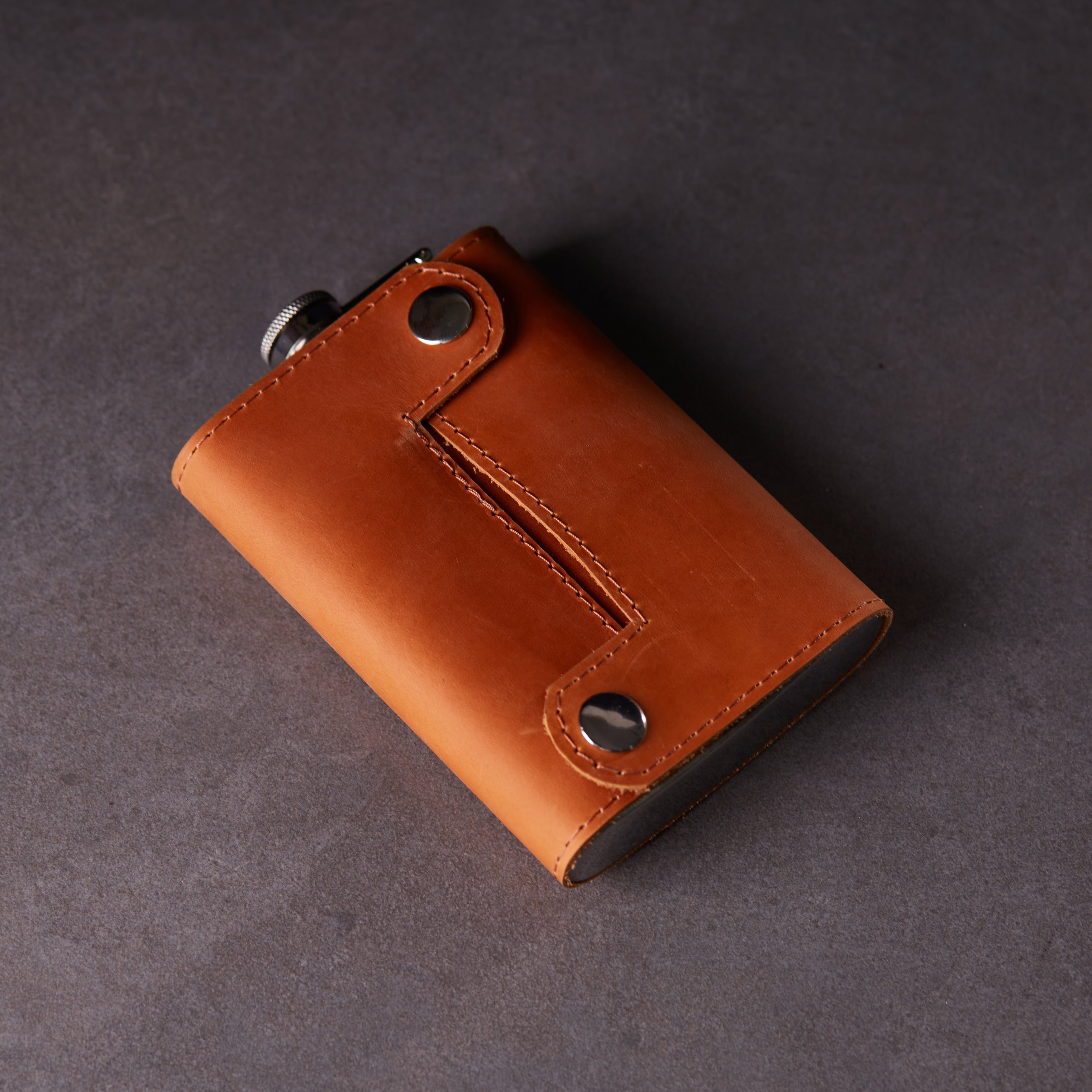 Фляга в кожаном чехле Western, коньяк (винтажный)