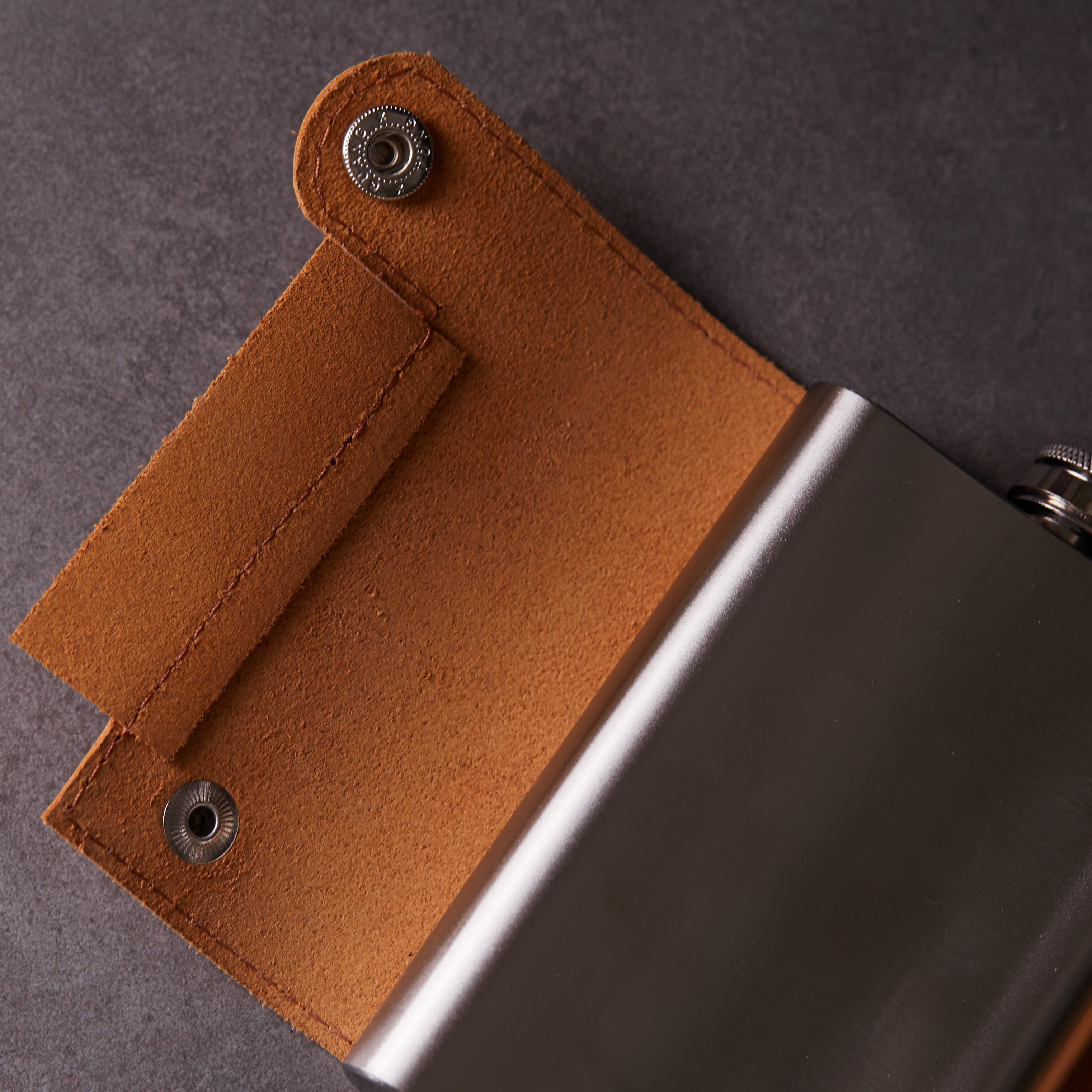 Фляга в кожаном чехле Western, коньяк (винтажный)