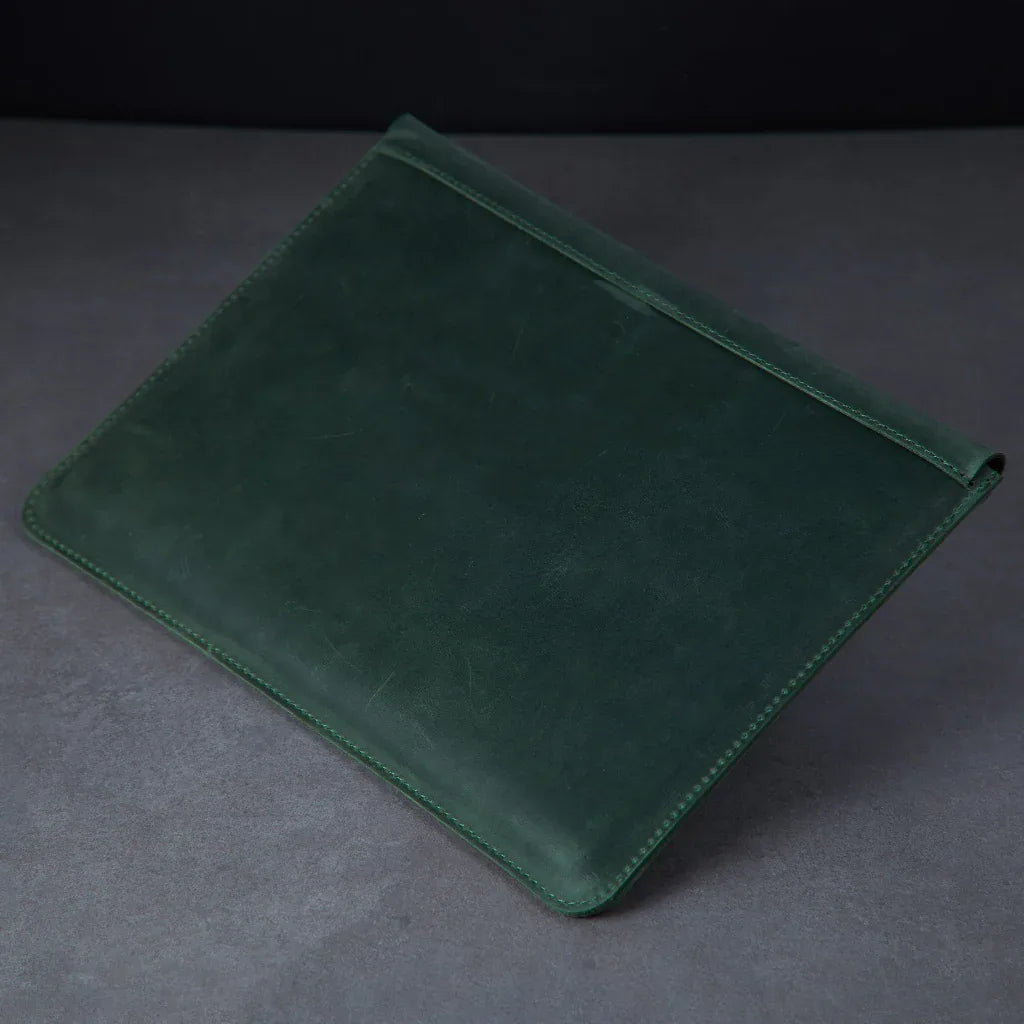 Тонкий зелений чохол Line для MacBook Air 13 та Pro 14, стильний аксесуар для роботи та подорожей