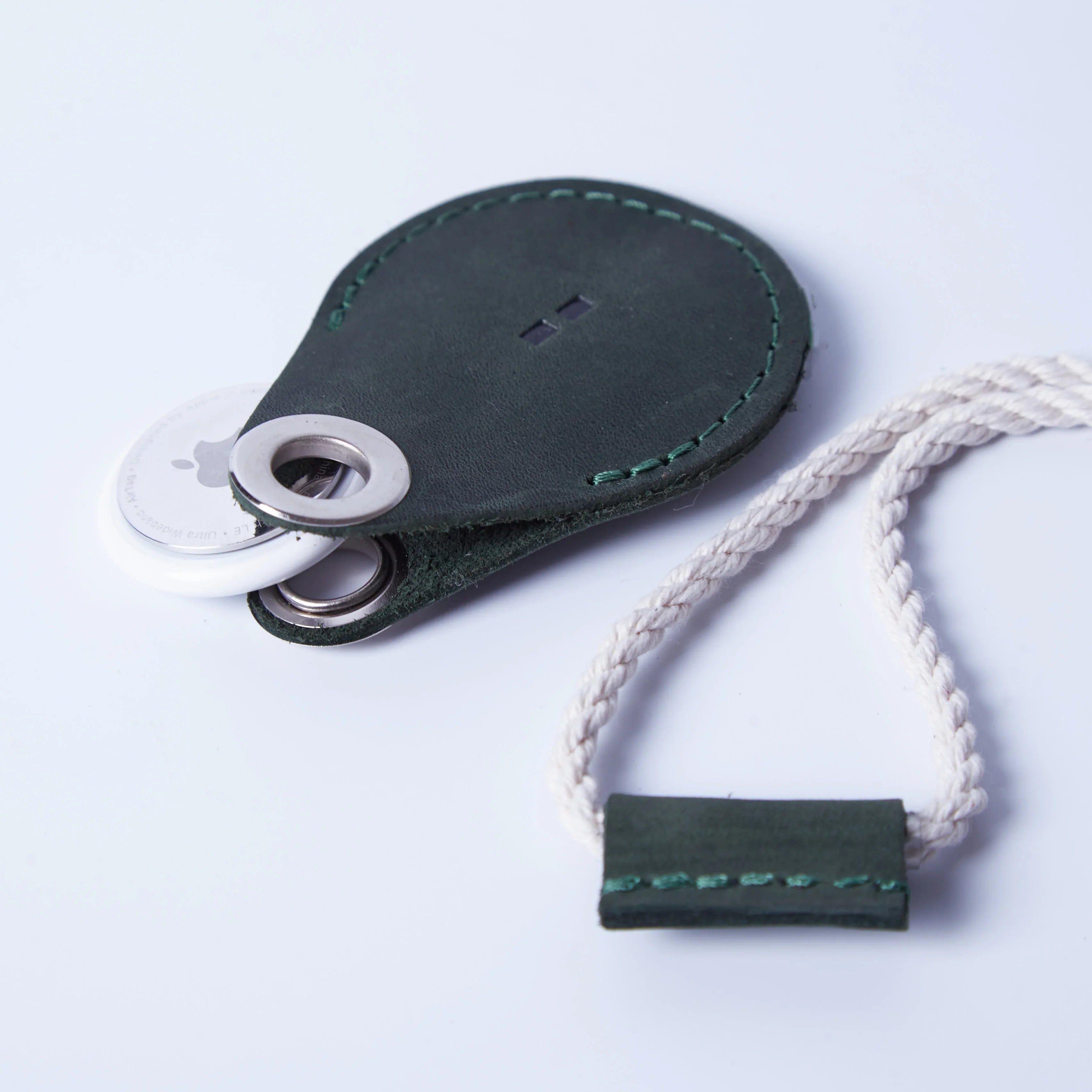 Компактний шкіряний брелок AirTag Air Holder у зеленому кольорі, натуральна вінтажна шкіра ручної роботи
