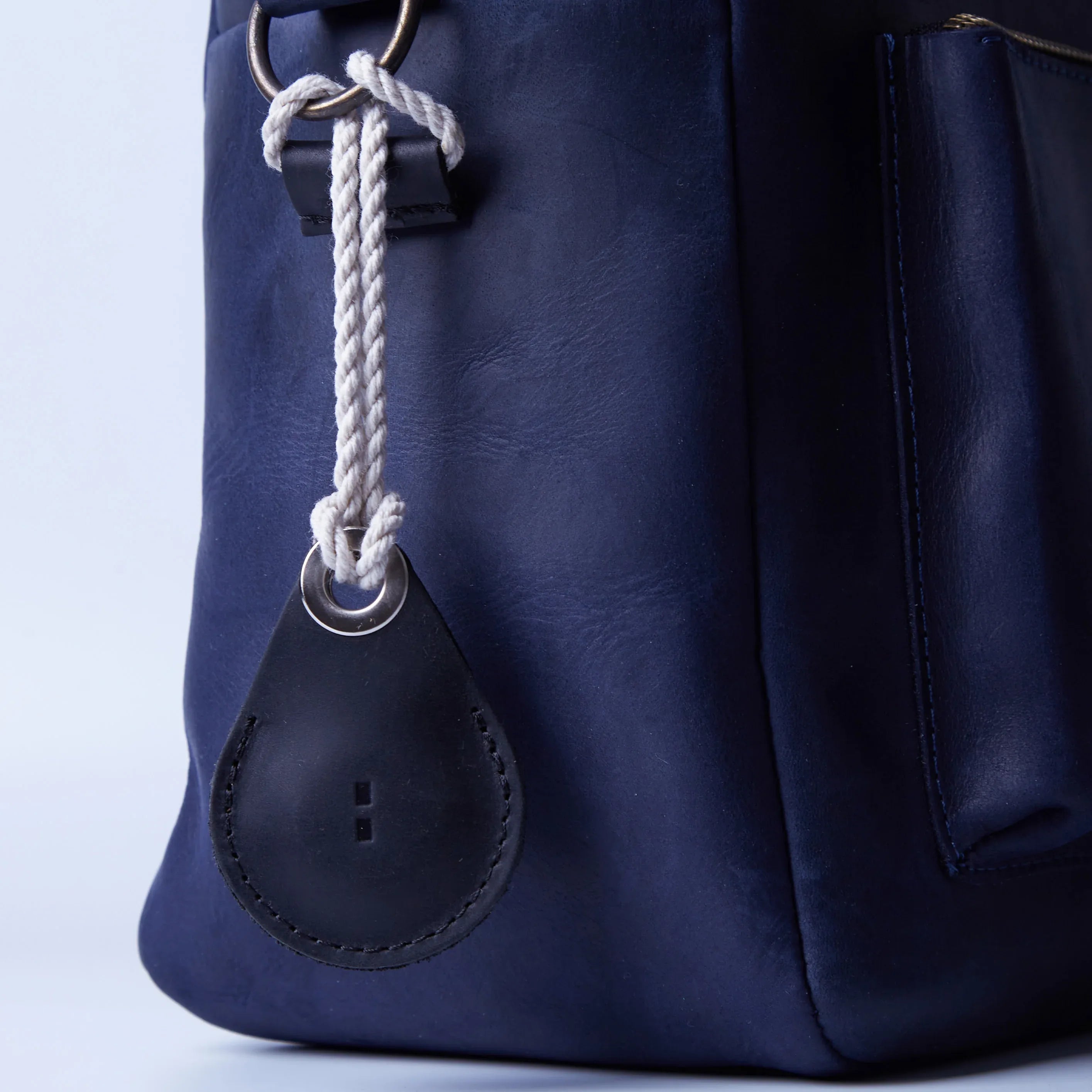 Елегантний чорний чохол Key Tag Air Holder для AirTag, натуральна шкіра, стильний аксесуар для щоденного використання