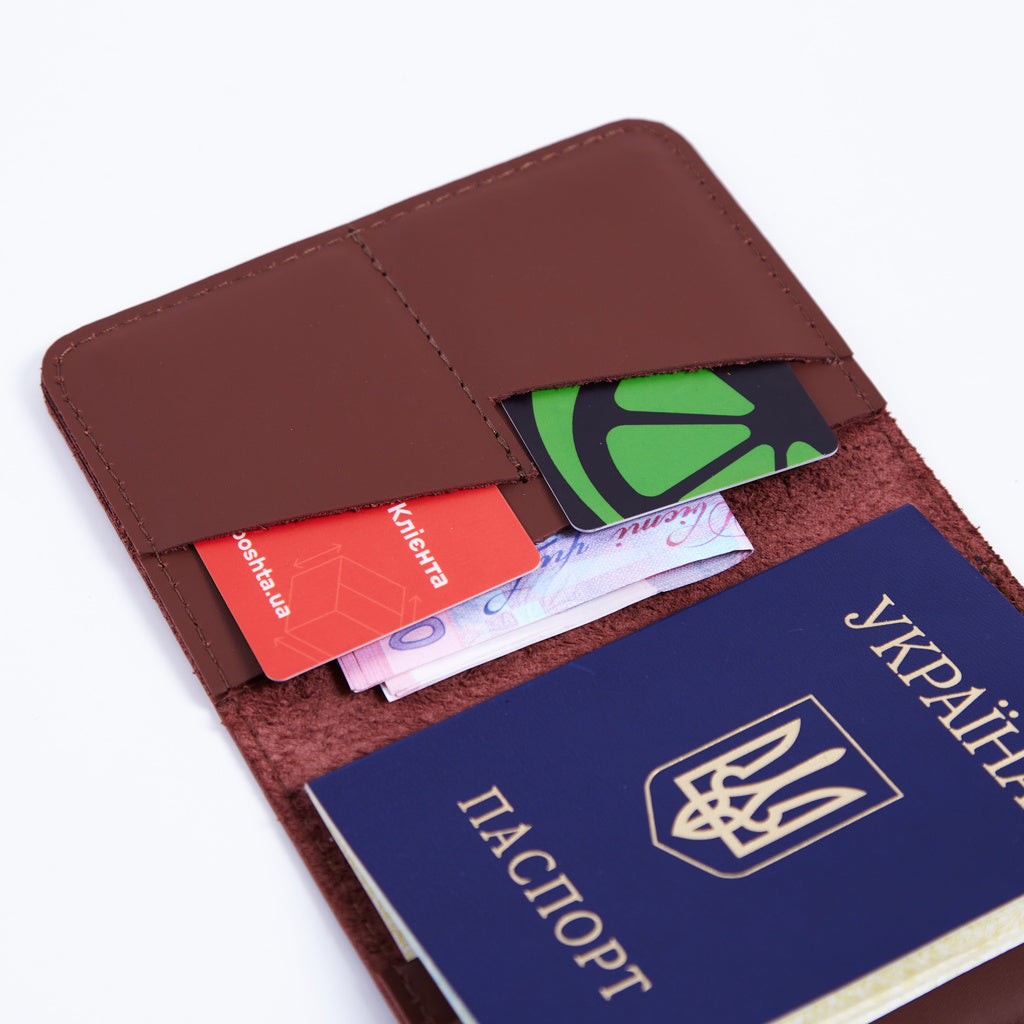 Обкладинка на паспорт для подорожей з тримачем для AirTag та карток із класичної шкіри «Смарт Джорні» Smart Journey
