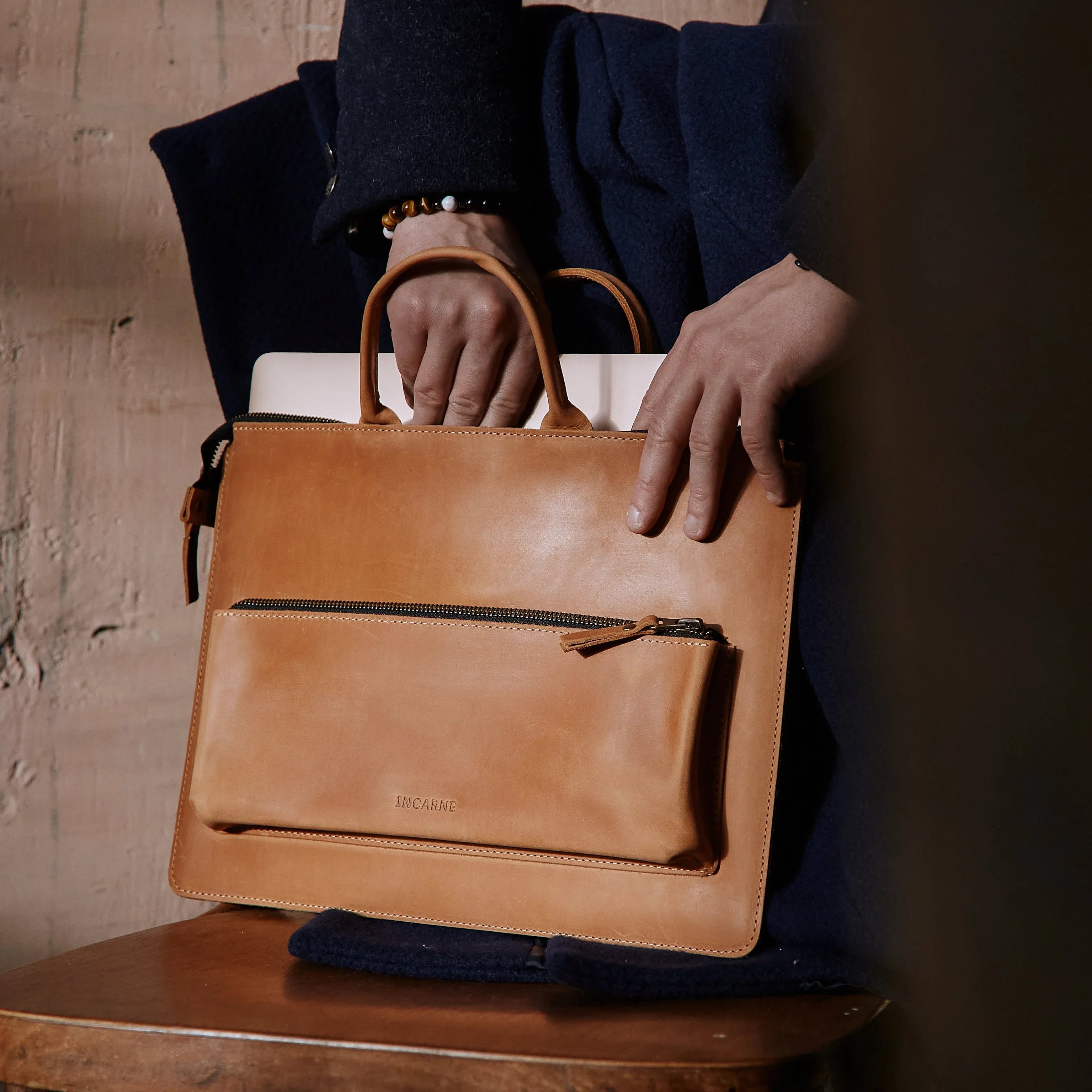 Чохол Maryland з ноутбуком на столі, стильний аксесуар для офісу та відряджень