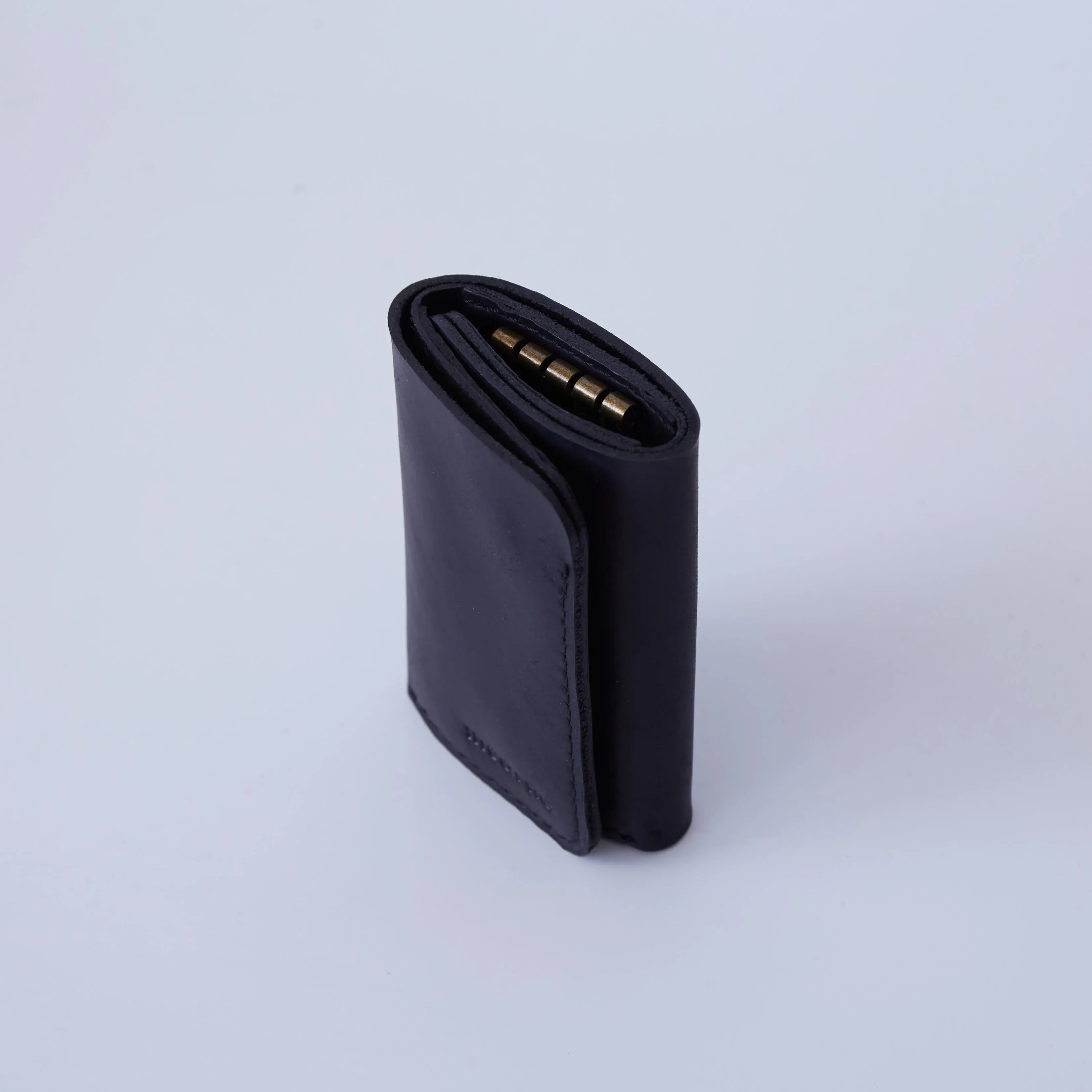 Відкрита ключниця-гаманець Key Plus з відділенням для купюр, двома слотами для карток і тримачами для ключів