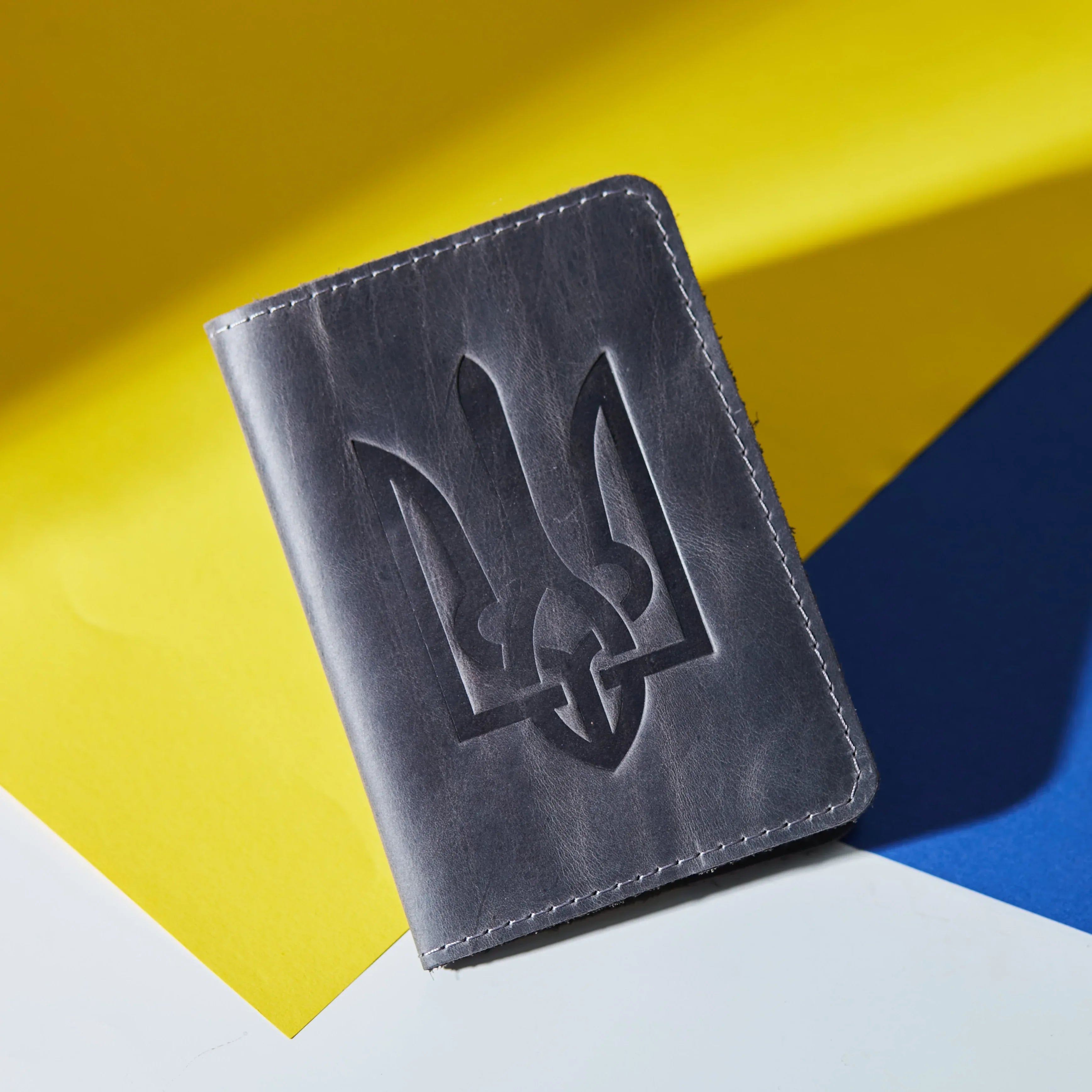 Обкладинка "Герб України" - INCARNE® Україна