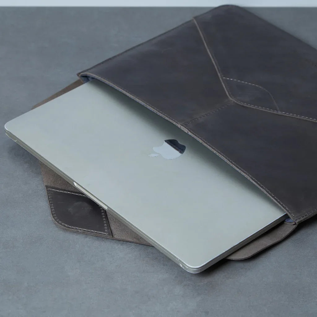 Внутрішня кишеня шкіряного чохла Message для MacBook з фетровою та текстильною підкладками для документів і паспорта