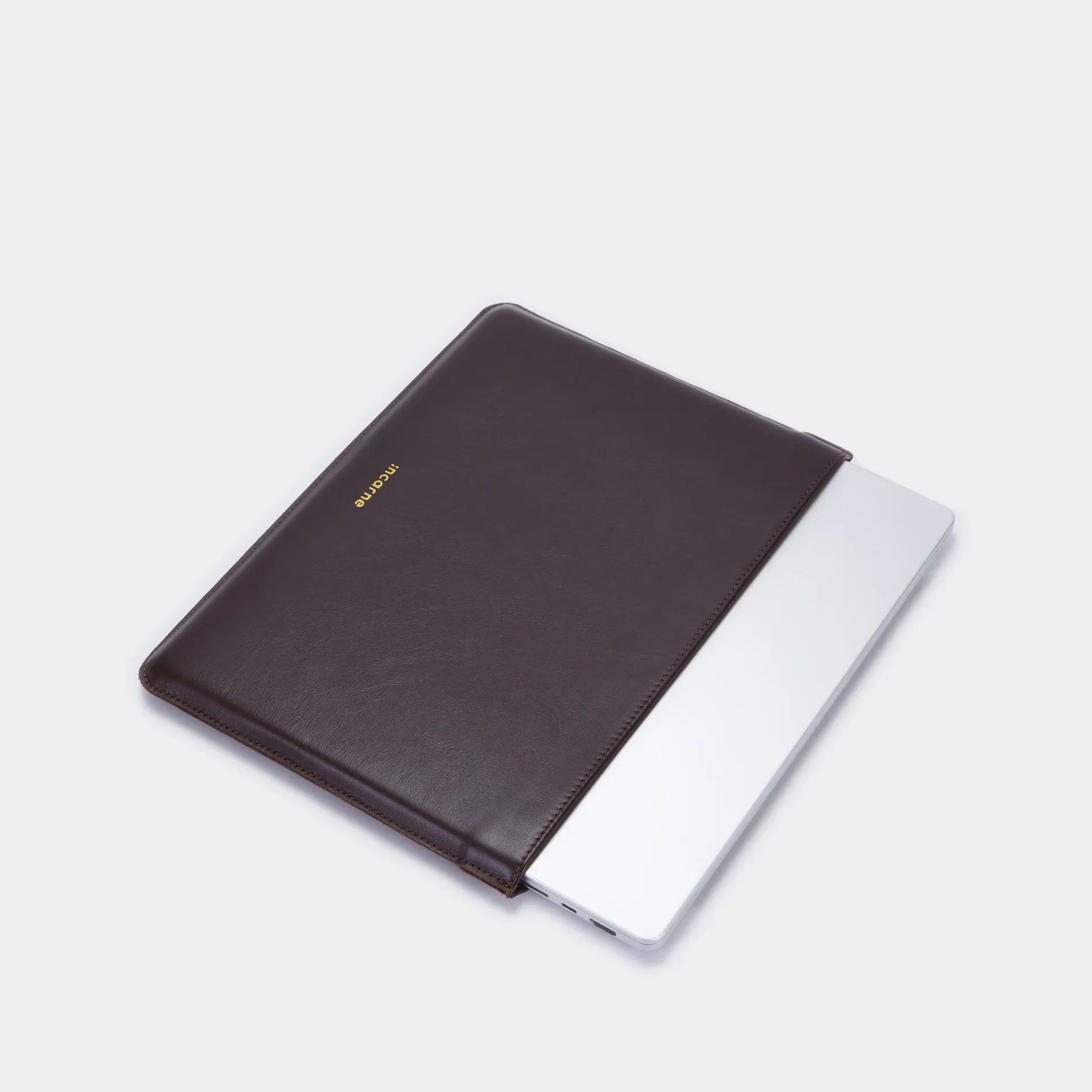 Шоколадний чохол Cline з натуральної шкіри як стильний подарунок власнику MacBook