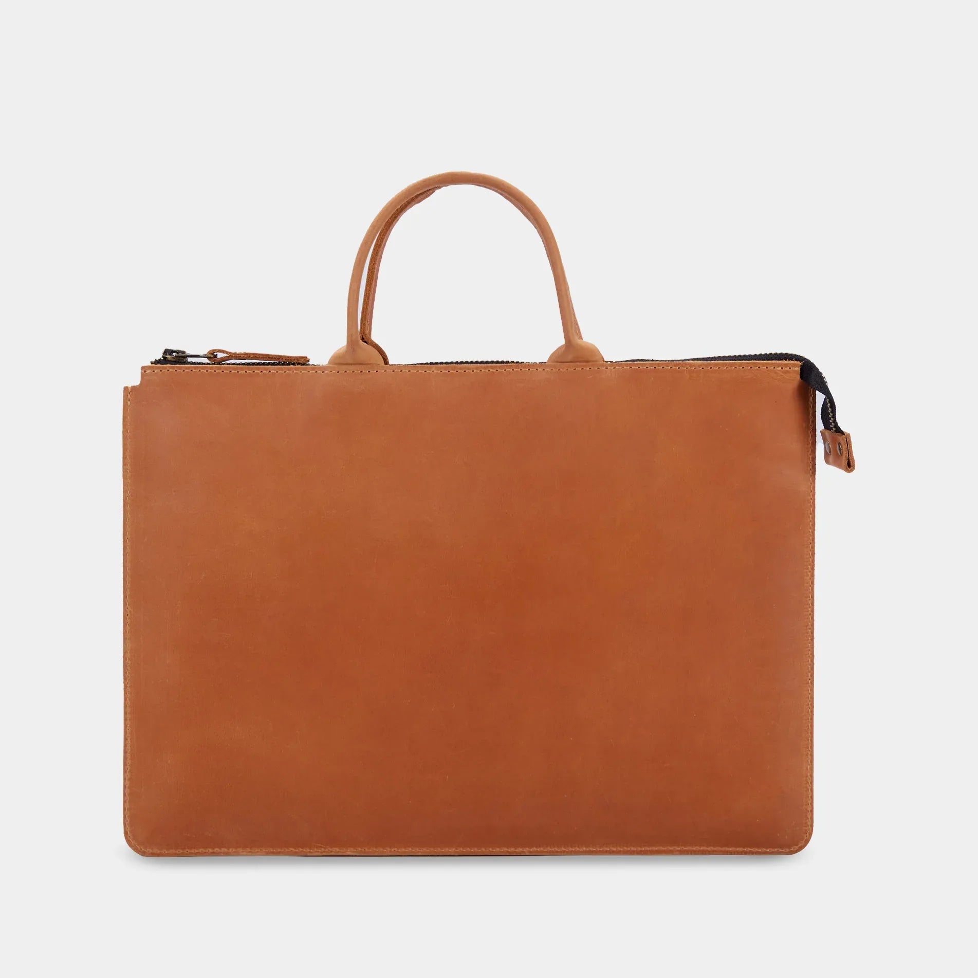 Коньячний шкіряний чохол Maryland з захисним клапаном який запобігає контакту MacBook з блискавкою