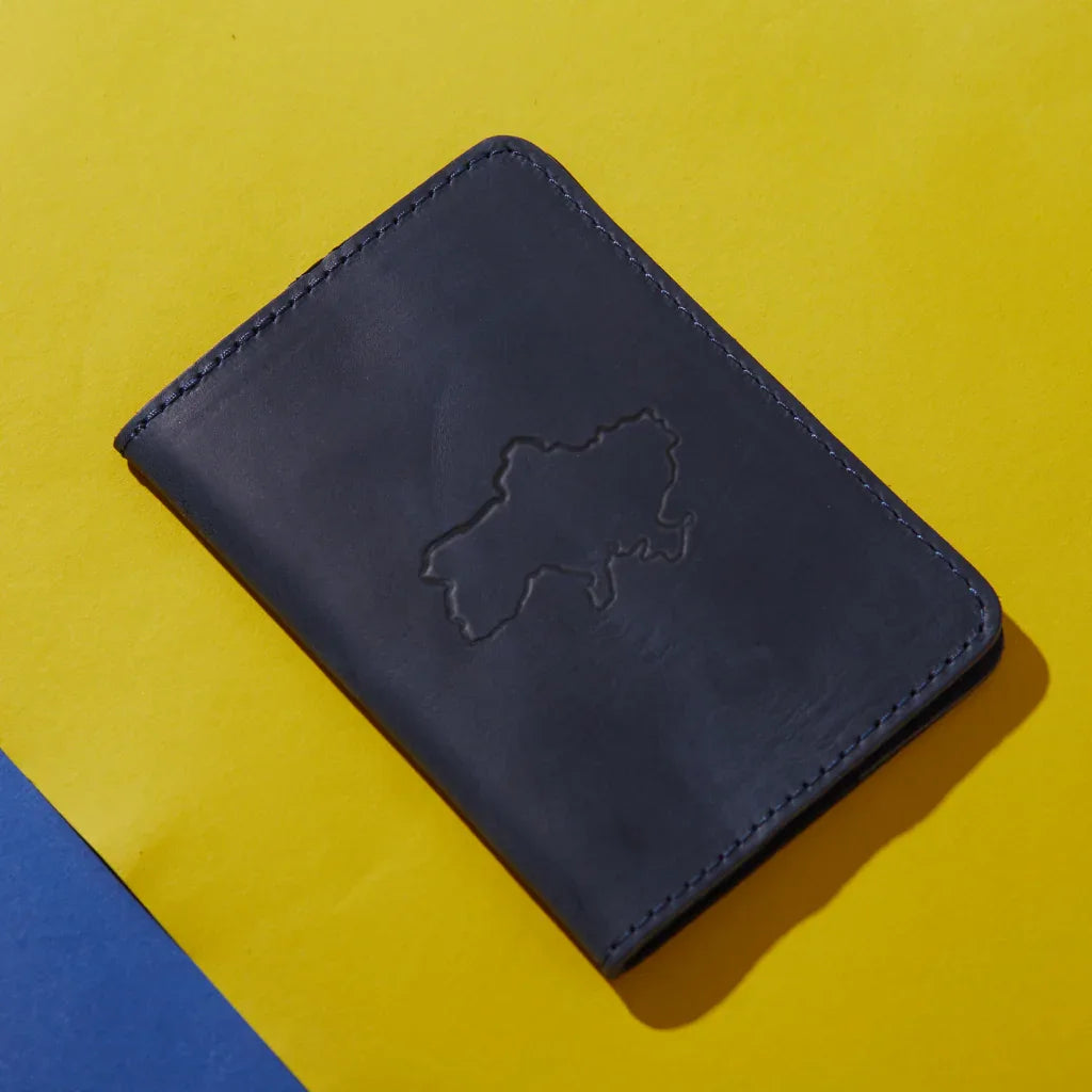 Обкладинка для українського паспорта з рельєфними кордонами України, преміальна ручна робота INCARNE