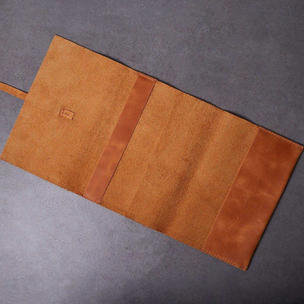 Обкладинка для блокнота Accent у форматі A5 на столі, стильний аксесуар для офісу та подорожей