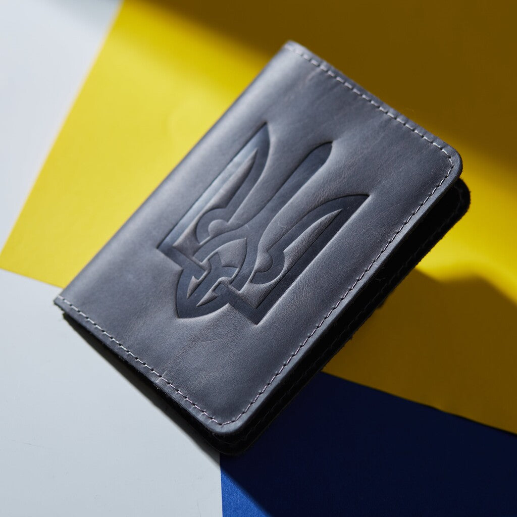 Патріотична обкладинка на паспорт із тризубом України