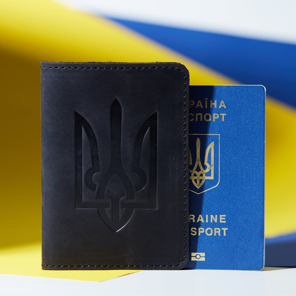 Патріотична обкладинка на паспорт із тризубом України