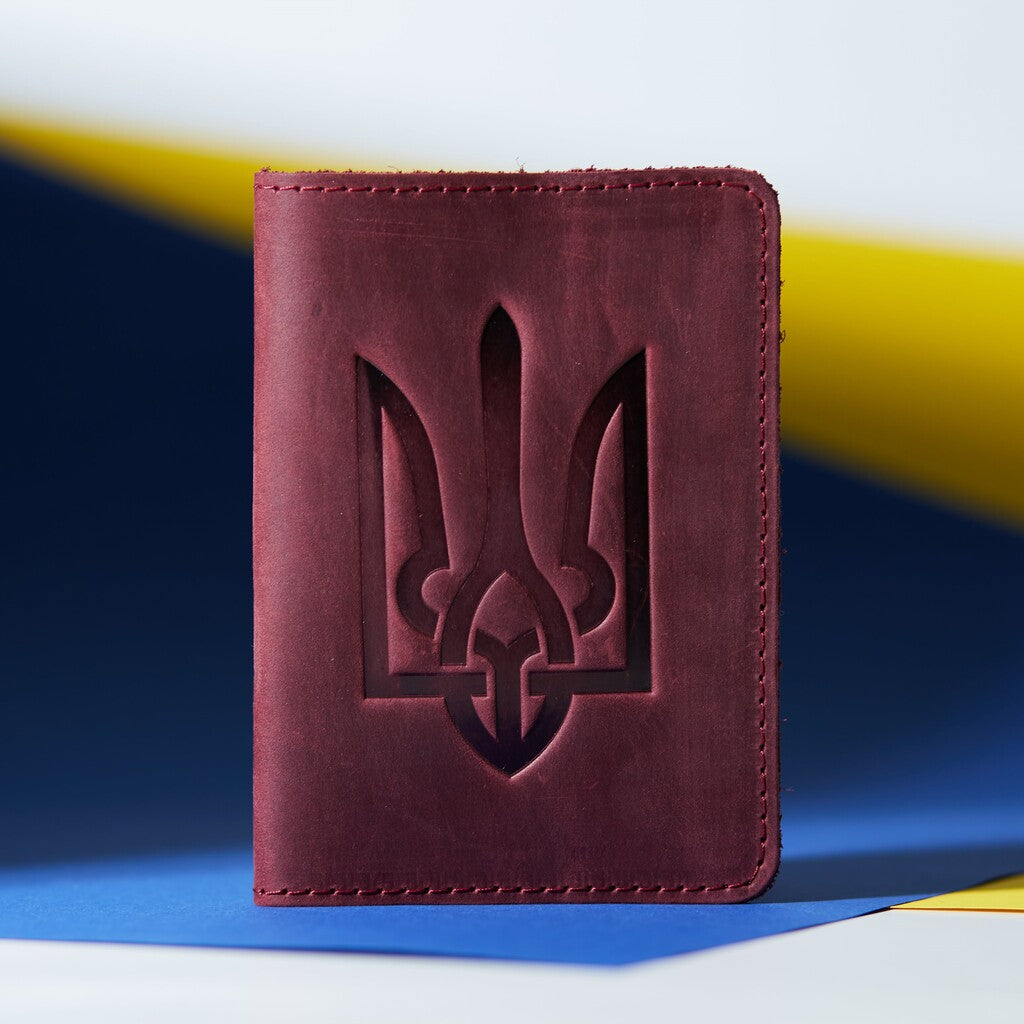 Патріотична обкладинка на паспорт із тризубом України