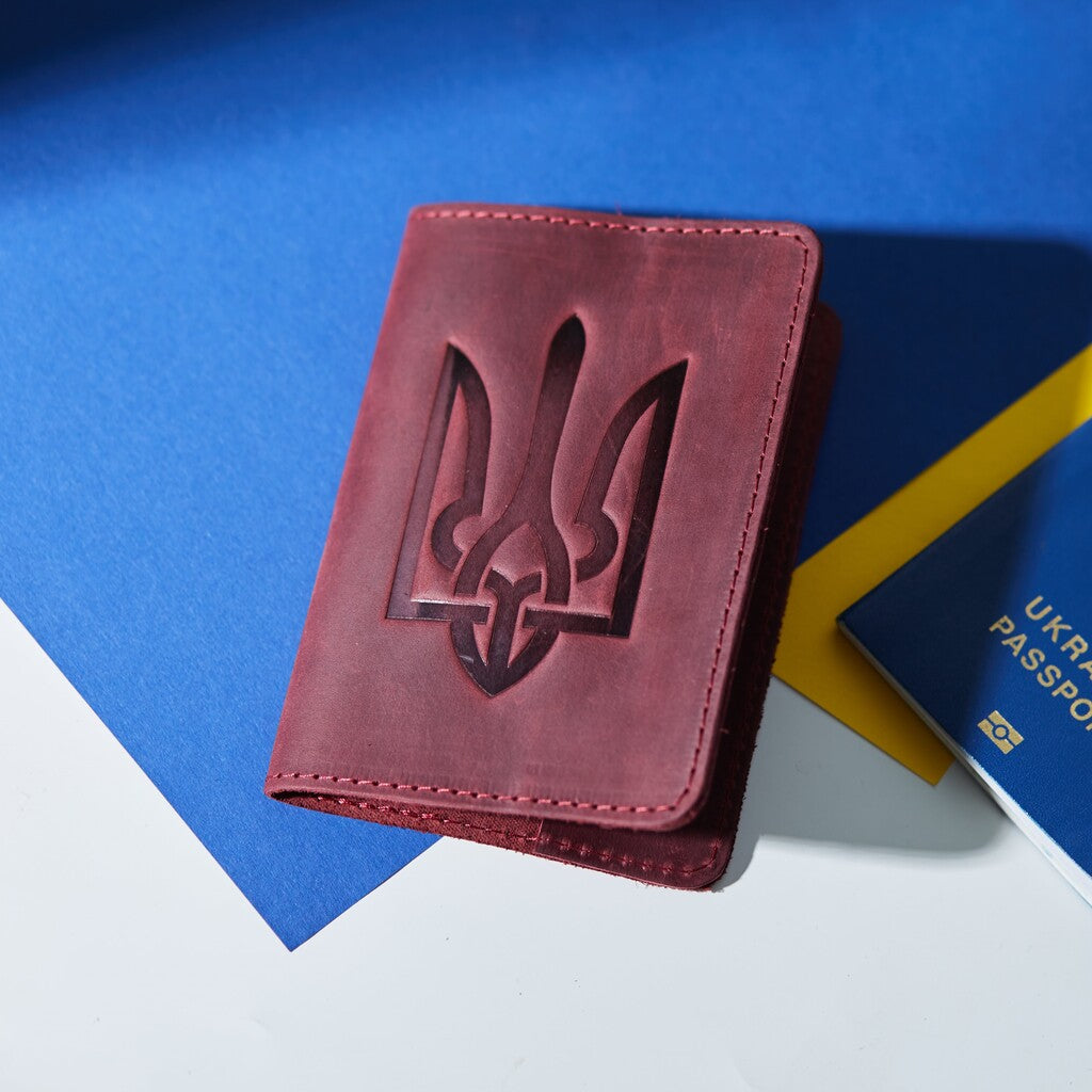 Патріотична обкладинка на паспорт із тризубом України