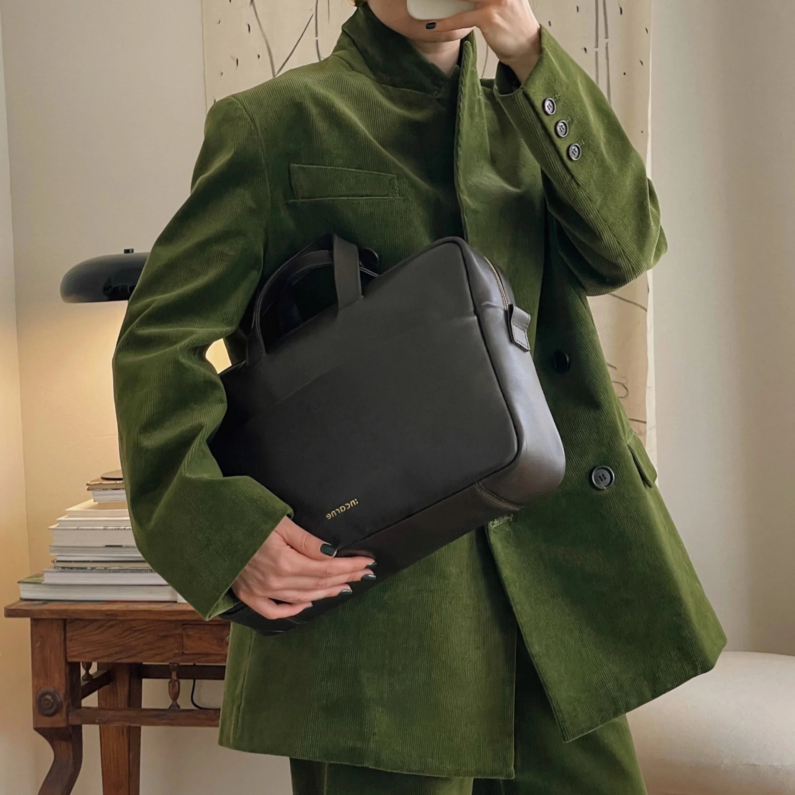 Сумка Brief ззаду з великою кишенею на блискавці для документів та квитків