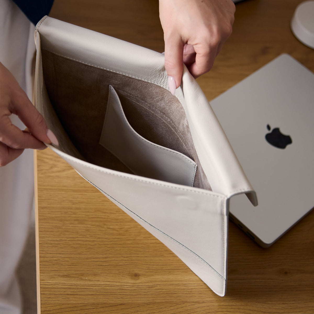 Чохол Delta