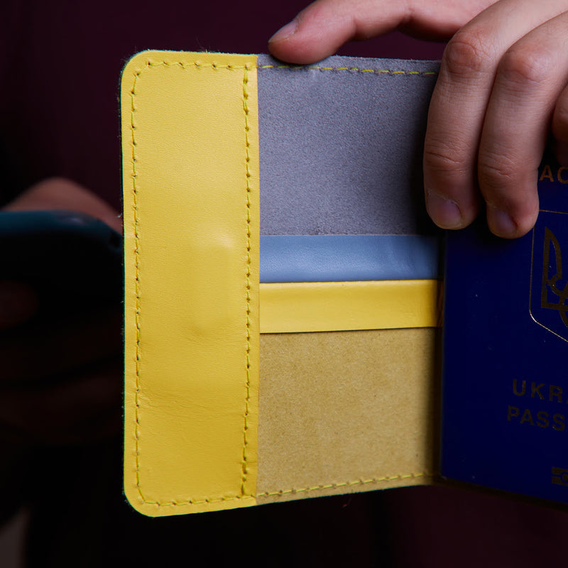 Патриотическая обложка на паспорт из кожи Кайзер