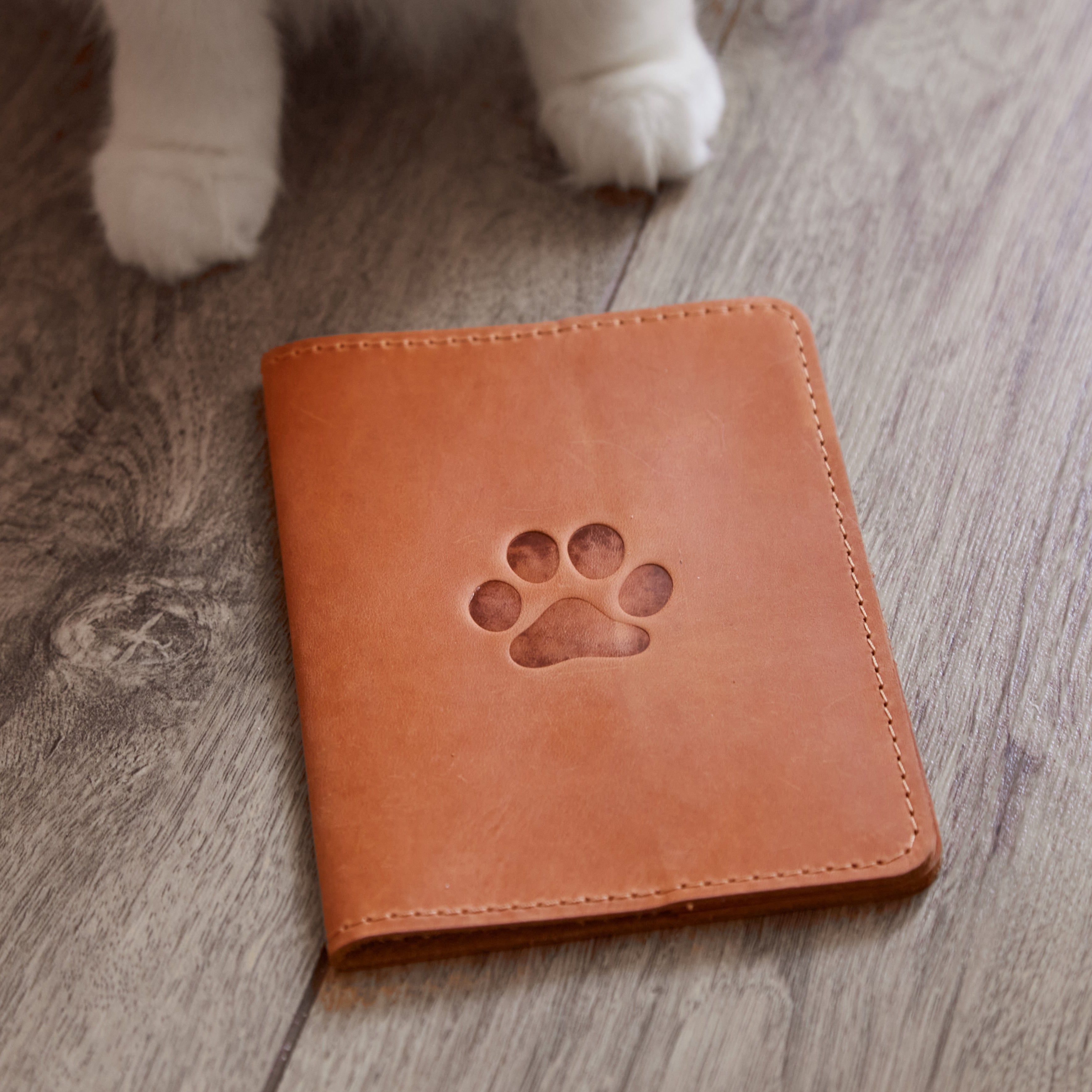 Обкладинка для ветеринарного паспорта Paw, коньяк (вінтажний)