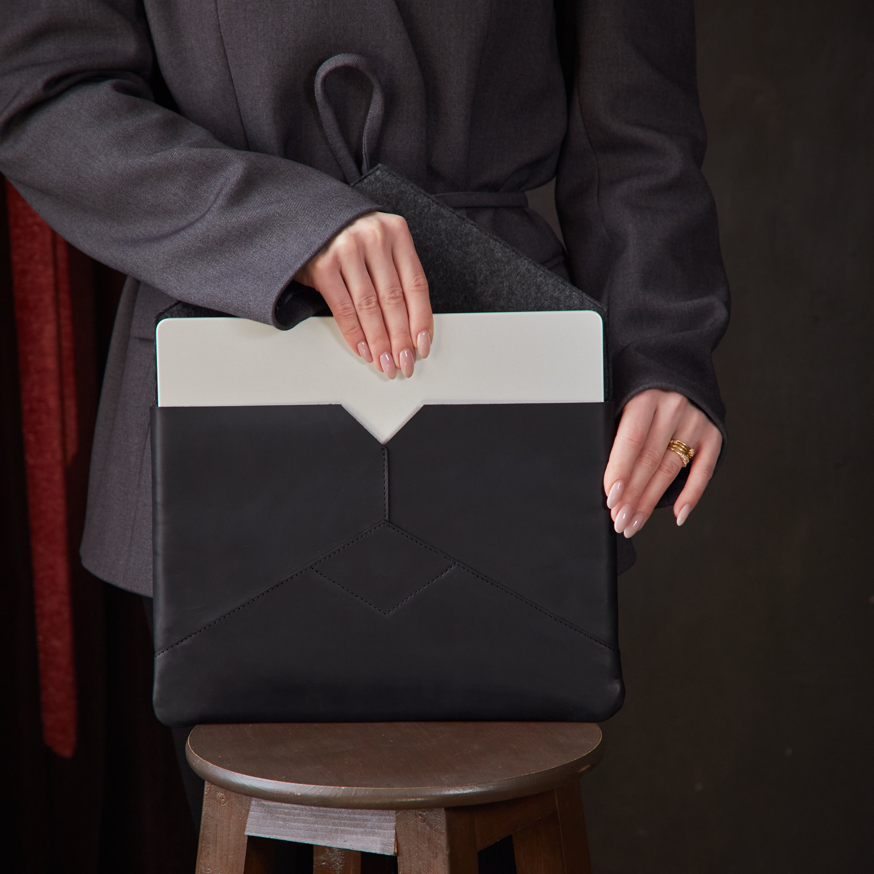 Чохол Envelope, чорний (вінтажний)