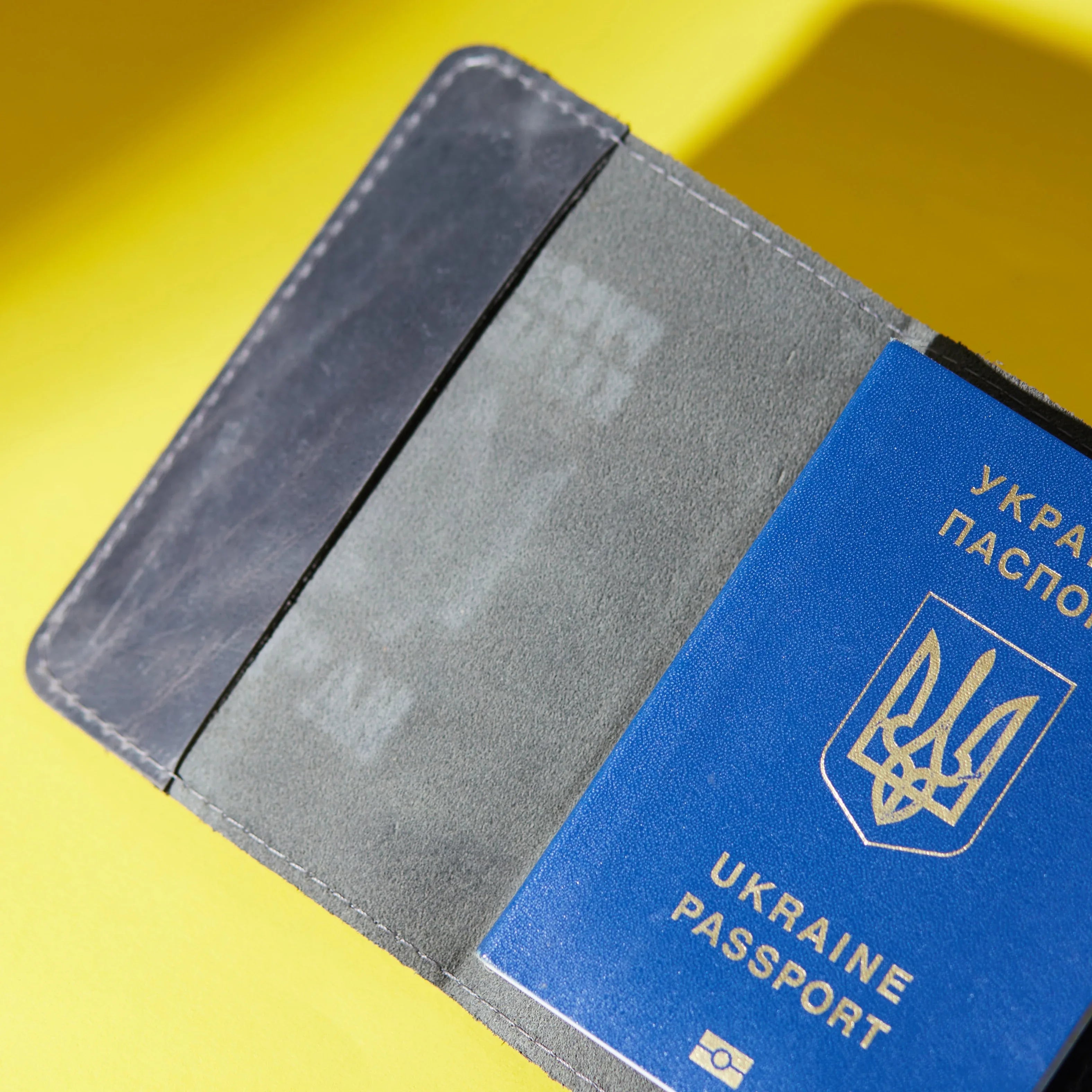 Обкладинка "Герб України" - INCARNE® Україна