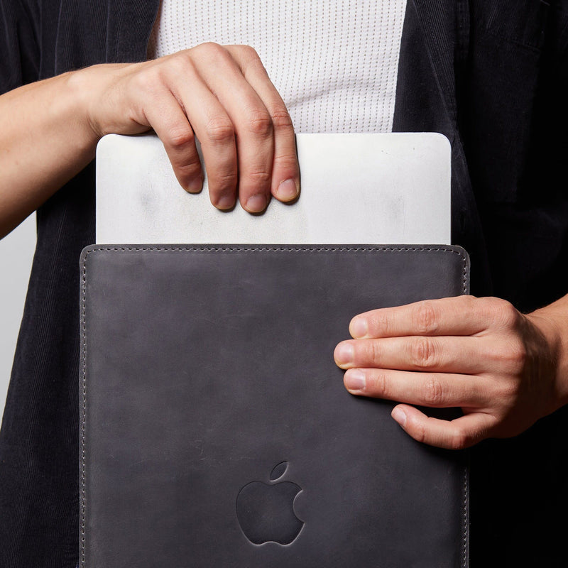 Вертикальный чехол для MacBook «Фрі Порт Плюс» Free Port Plus с лого Apple