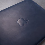 Вертикальный чехол для MacBook «Фрі Порт Плюс» Free Port Plus с лого Apple